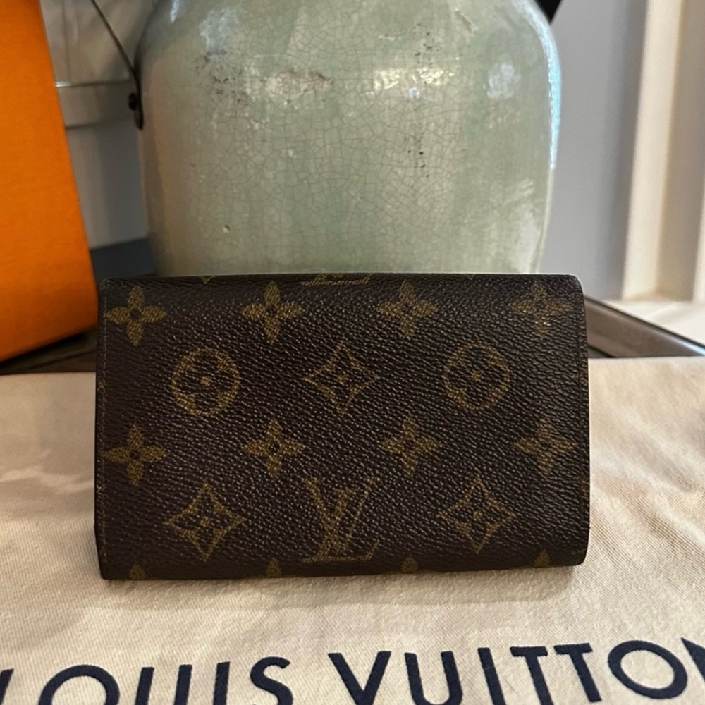Louis Vuitton Monogram Camvas Compact Bifold Wallet
